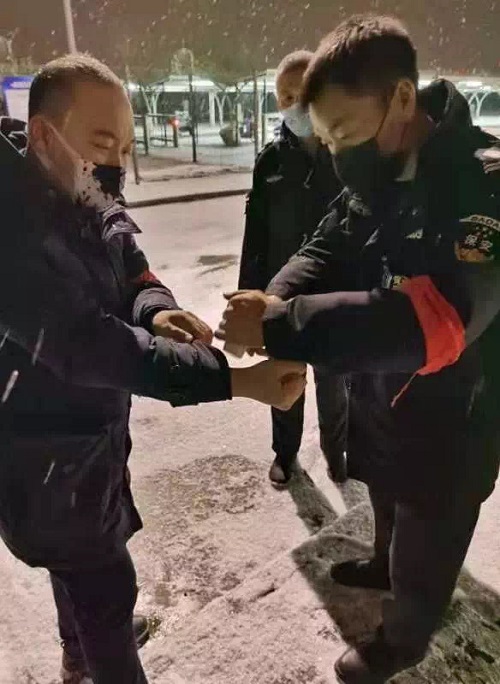 武清开发区党员勇当先锋 让党旗在防控一线高高飘扬(图8)