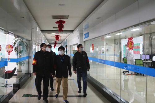 武清开发区党员勇当先锋 让党旗在防控一线高高飘扬(图5)