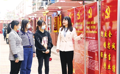 党旗映照夕阳红(图)(图1)