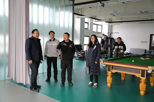 区总工会领导验收开发区企业职工之家(图1)