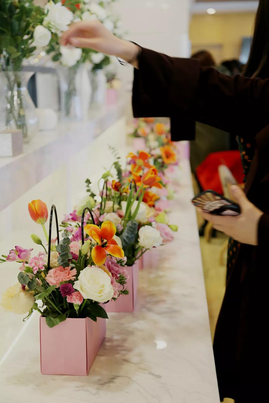 女神节快乐！开发区工会、妇联联合开展插花艺术课堂(图12)