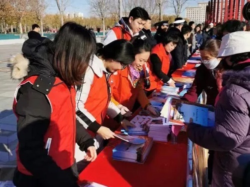 开发区深入开展普法宣传志愿服务活动(图1)