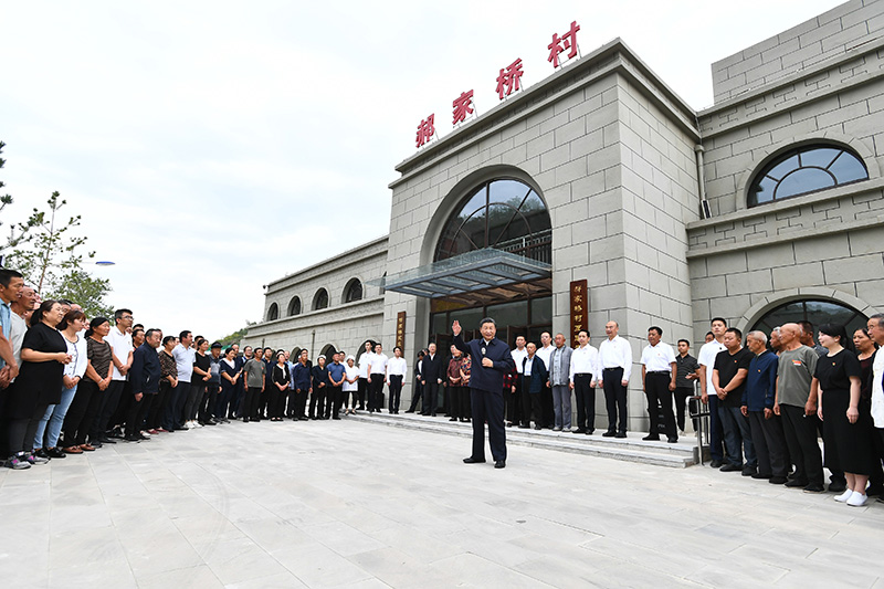 习近平在陕西榆林考察时强调 解放思想改革创新再接再厉 谱写陕西高质量发展新篇章(图17)