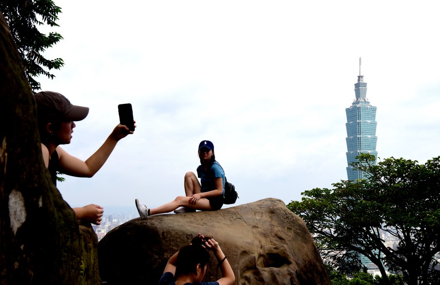 Taiwan\s catering firms report slump in business amid epidemic(图1)