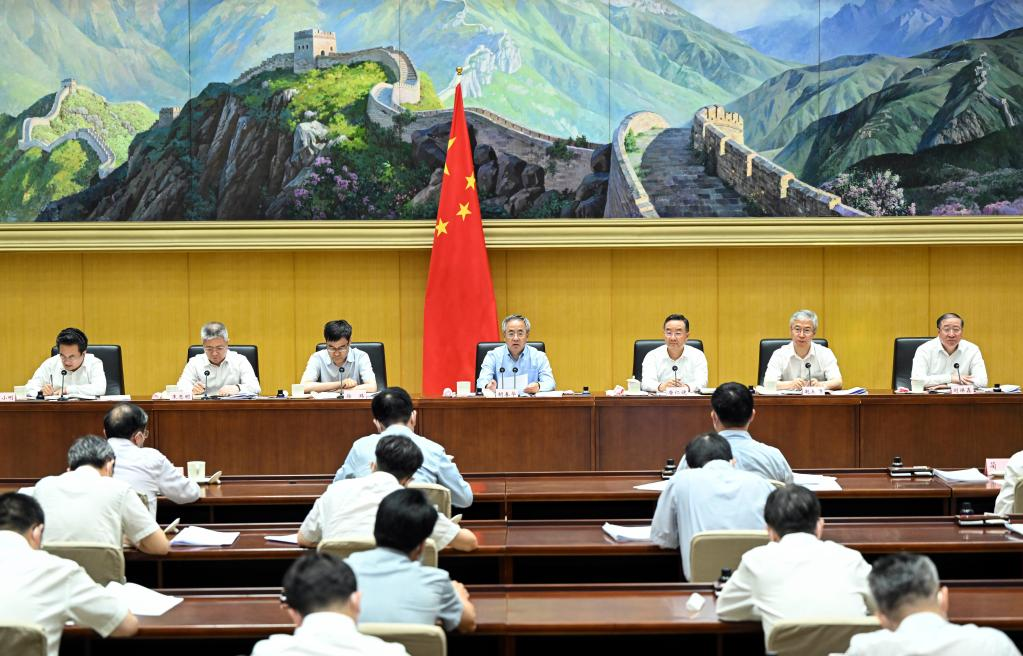 Chinese vice premier stresses development of rural industries(图1)