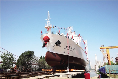 我国首艘大型浮标船下水(图1)