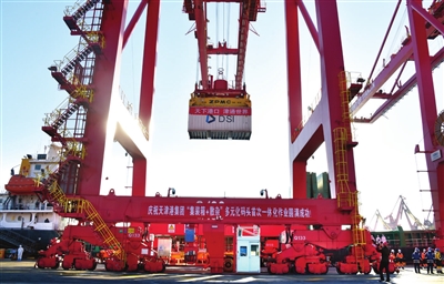 天津港首个多元化 码头泊位启动运营（图）(图1)