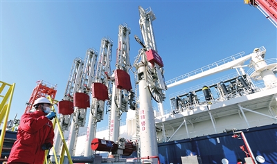 国内首座“双泊位”LNG码头投用(图)(图1)