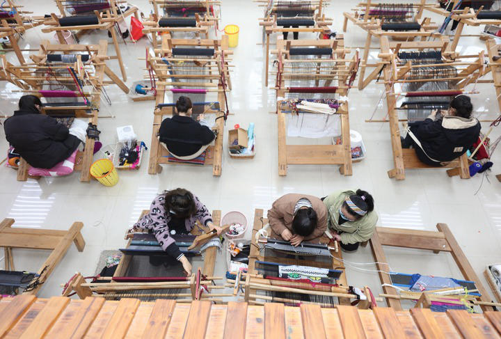 文化和旅游部等十部门印发《关于推动传统工艺高质量传承发展的通知》(图1)