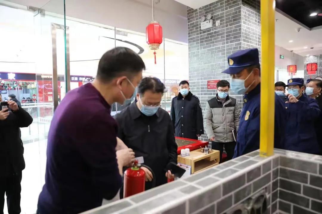 区领导带队检查安全生产及食品安全工作(图1)