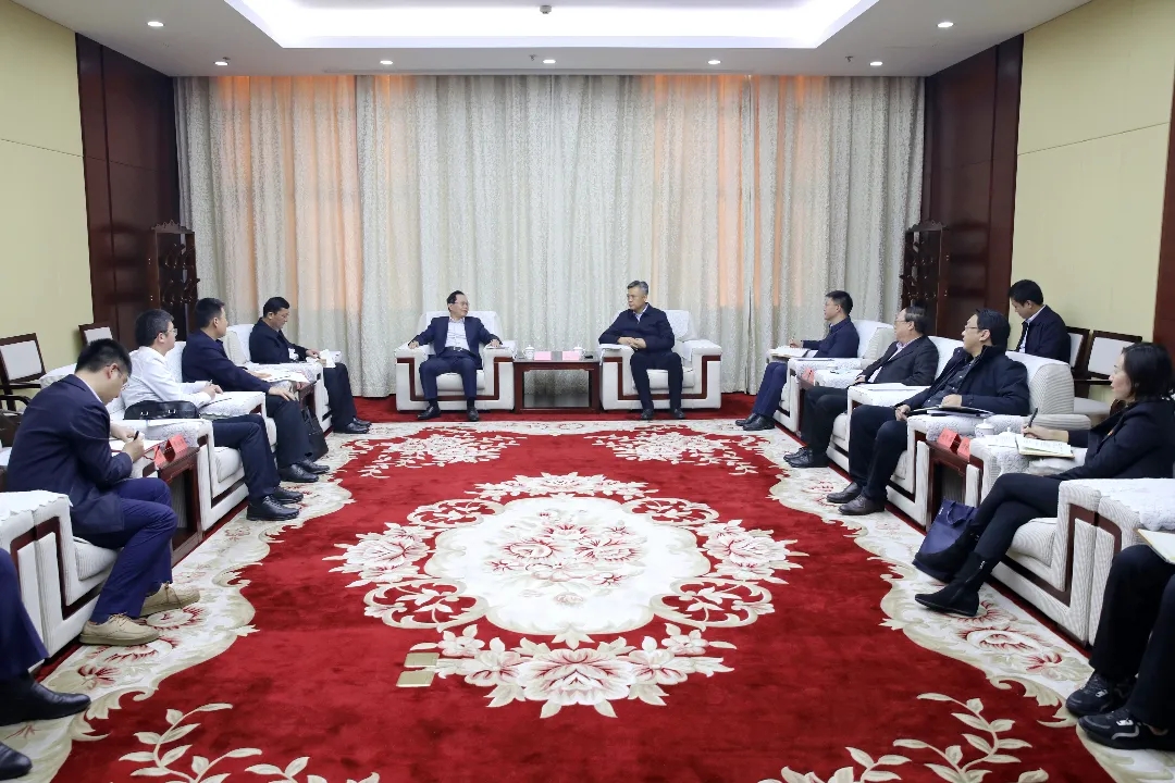 区领导与中铁投资集团一行座谈交流(图1)