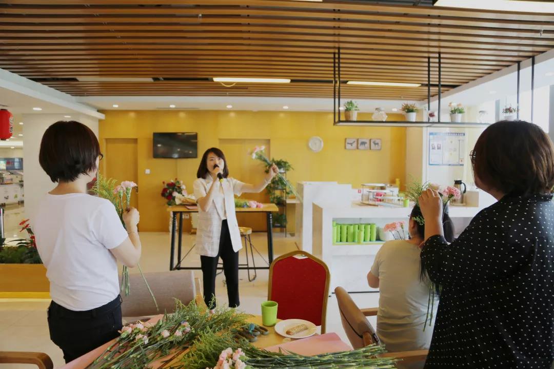 浓情五月 感恩母爱丨开发区工会开展花艺课堂(图3)