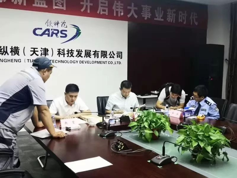 区职能部门深入开发区企业现场办公 提升人才服务效能(图1)