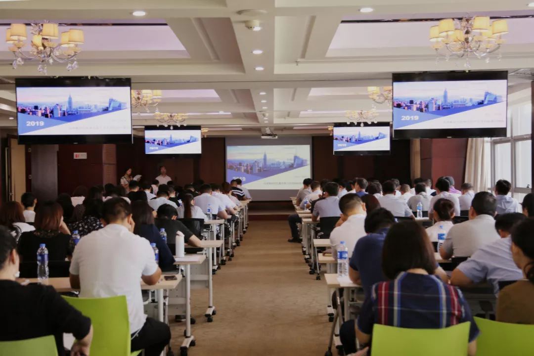 开发区召开第三期全体员工培训会(图1)