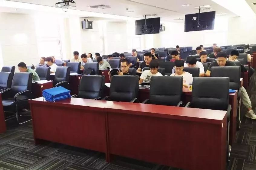 北航智能制造研究院举办机器人培训会(图1)