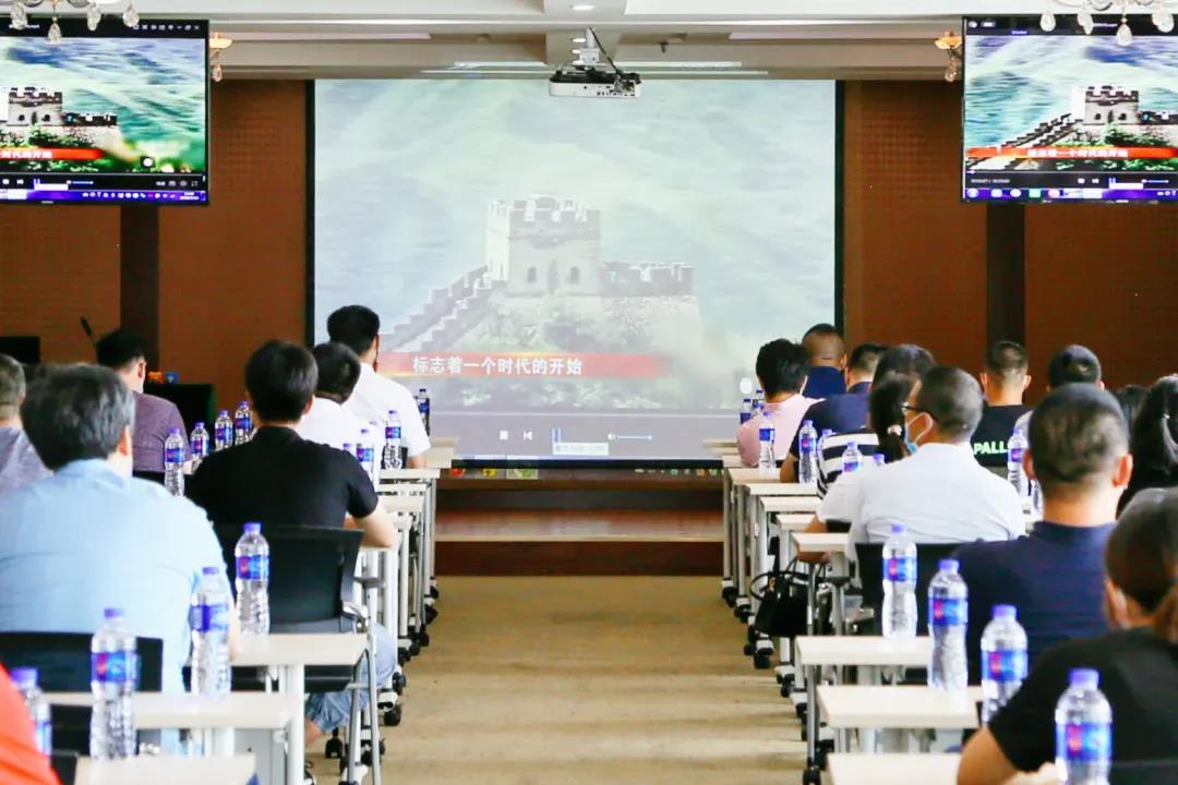 学“四史”、守初心、担使命 | 开发区工委组织观看纪录片《奋进新时代》(图2)