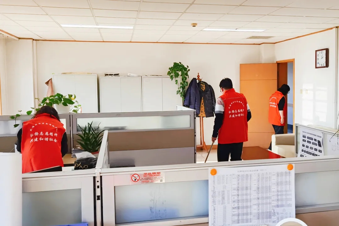 武清开发区开展“秋冬防疫防控环境清理”志愿服务活动(图3)