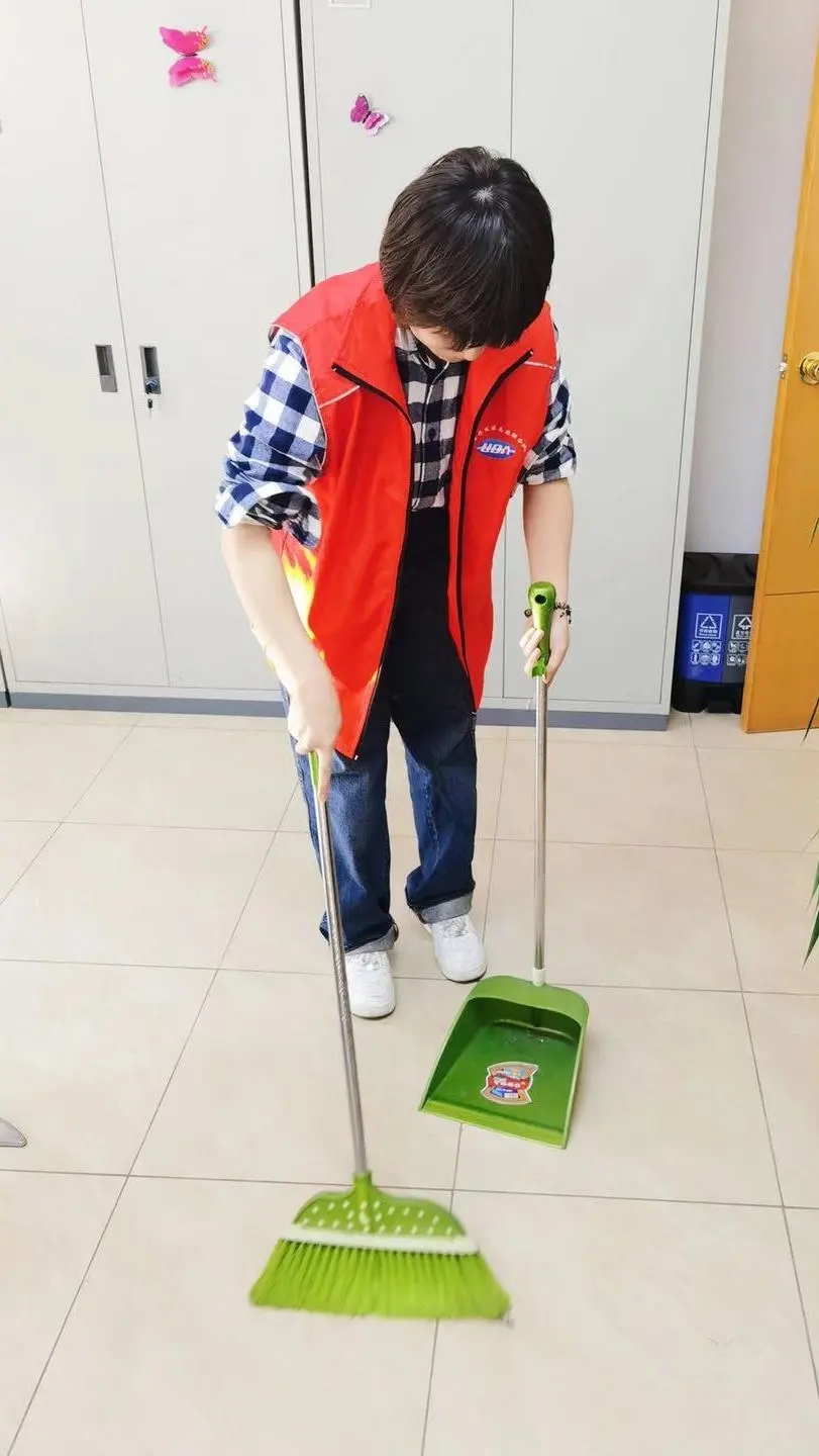 武清开发区开展“秋冬防疫防控环境清理”志愿服务活动(图1)