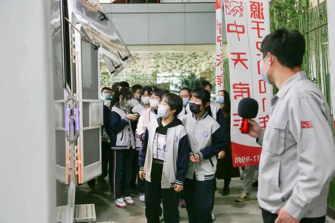 感受科技创新魅力｜杨村三中学生走进中天特车感悟创造之美(图3)