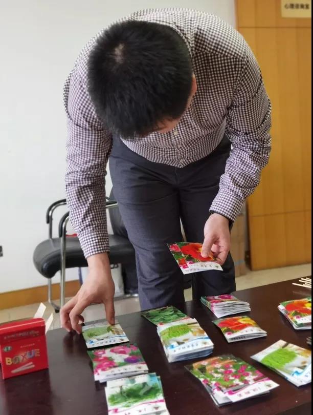 植树节 | 武清开发区工会举办“美化环境迎华诞·绿色新风展新篇”盆栽种植活动(图2)