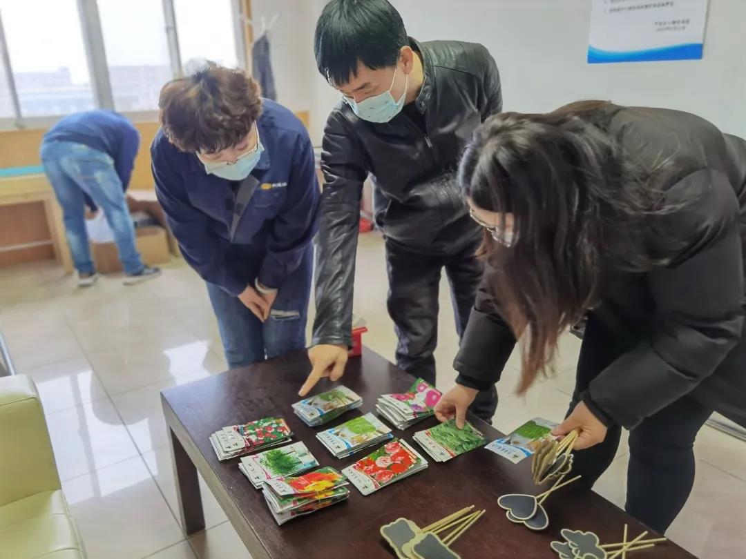 植树节 | 武清开发区工会举办“美化环境迎华诞·绿色新风展新篇”盆栽种植活动(图1)