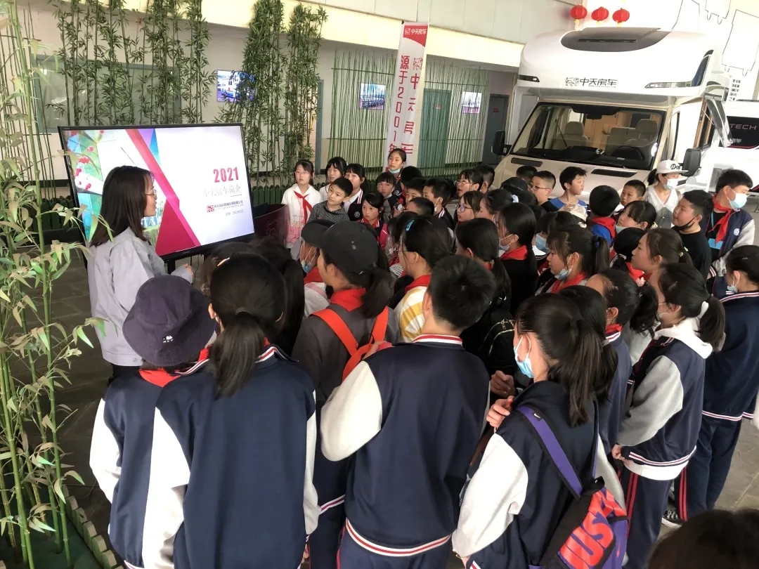 体验创新文化 感受科技魅力 | 杨村十六小学生到开发区企业参观学习(图3)