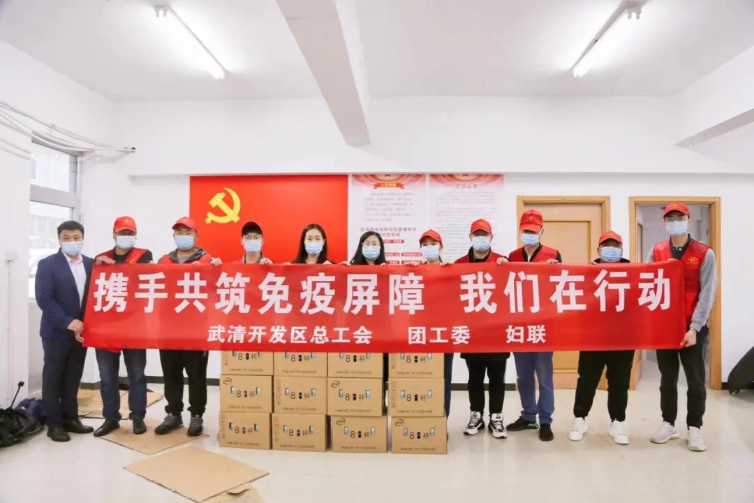 携手共筑免疫屏障 | 天津伊利到武清开发区疫苗接种点开展志愿服务(图1)