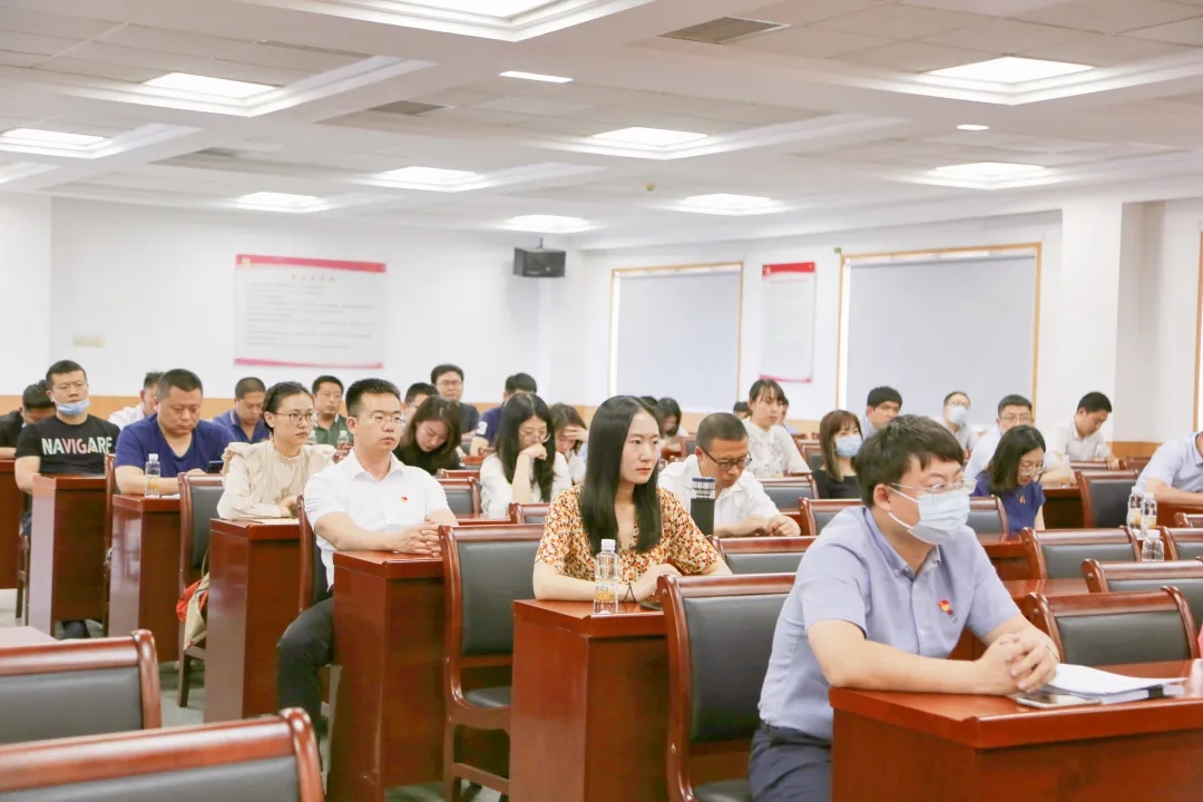 【百年红色光影·奋进崭新征程】武清开发区开展红色光影党课暨党史题材电影基层巡展活动(图3)