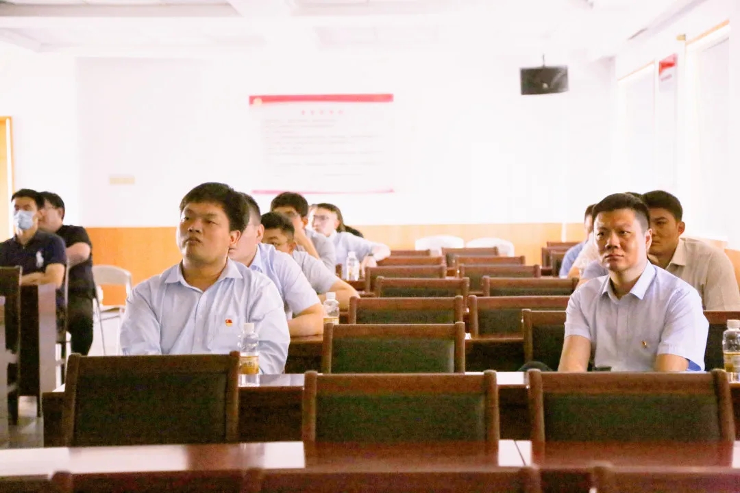 【百年红色光影·奋进崭新征程】武清开发区开展红色光影党课暨党史题材电影基层巡展活动(图4)