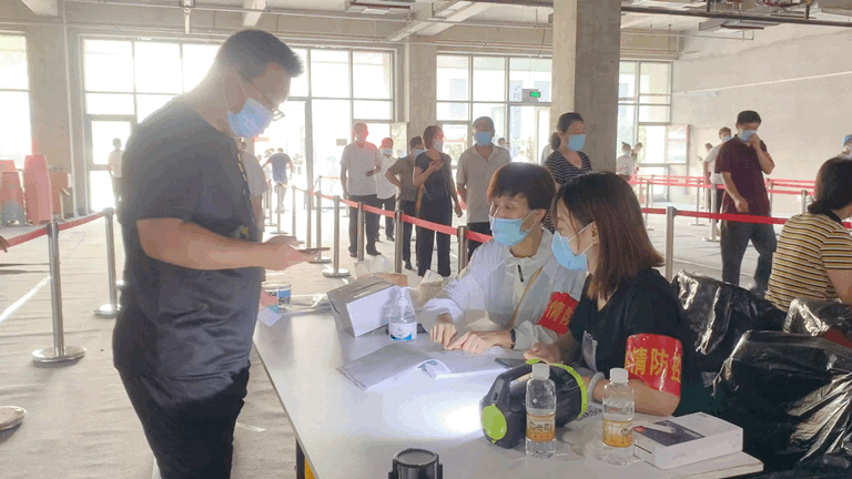 直击现场!武清开发区开展“七小”行业从业人员核酸检测筛查工作(图1)