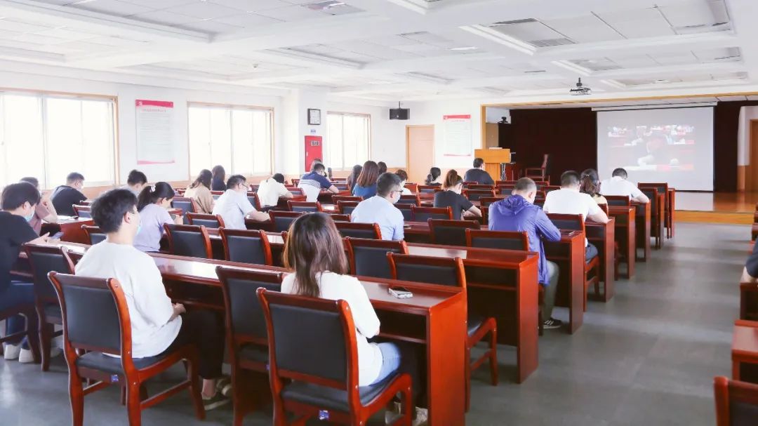 【聚焦市第十二次党代会】武清开发区全体党员干部收看大会开幕式直播(图2)