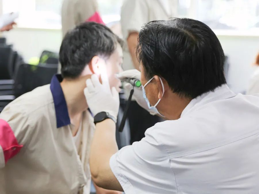 【迎盛会、铸忠诚、强担当、创业绩】千人体检拉开帷幕 为职工撑起“健康保护伞”(图5)