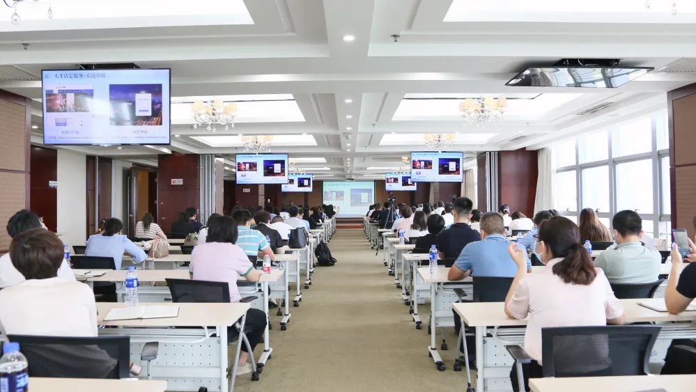 搭起政策解读“连心桥”!武清开发区举办2022年度科技人才政策宣讲会(图1)