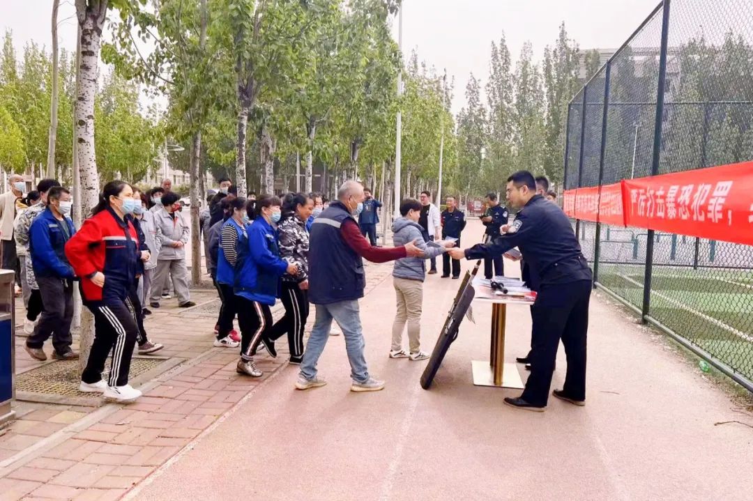 武清开发区深入开展“全民国家安全教育日”宣传活动(图1)