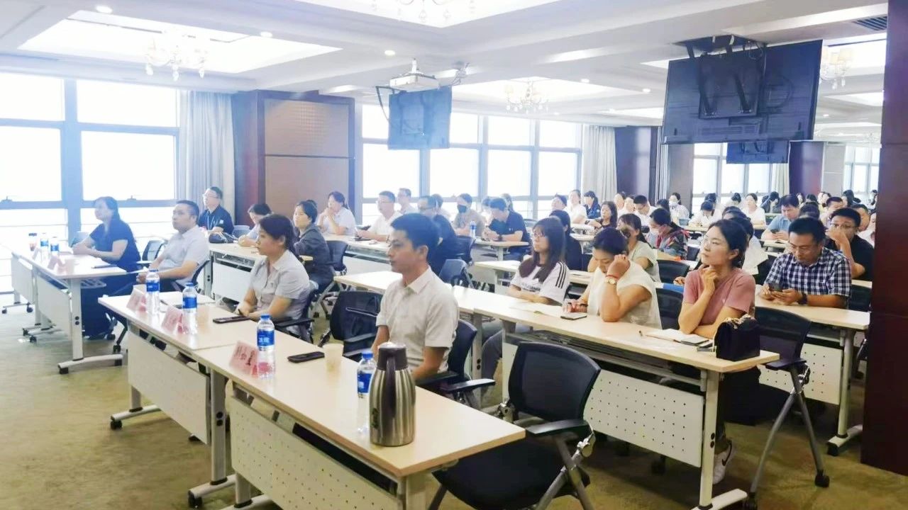 The Touring Lecture on Human Resources and Social Security Policies and Regulations was Held in Wuqing Development Area(图3)