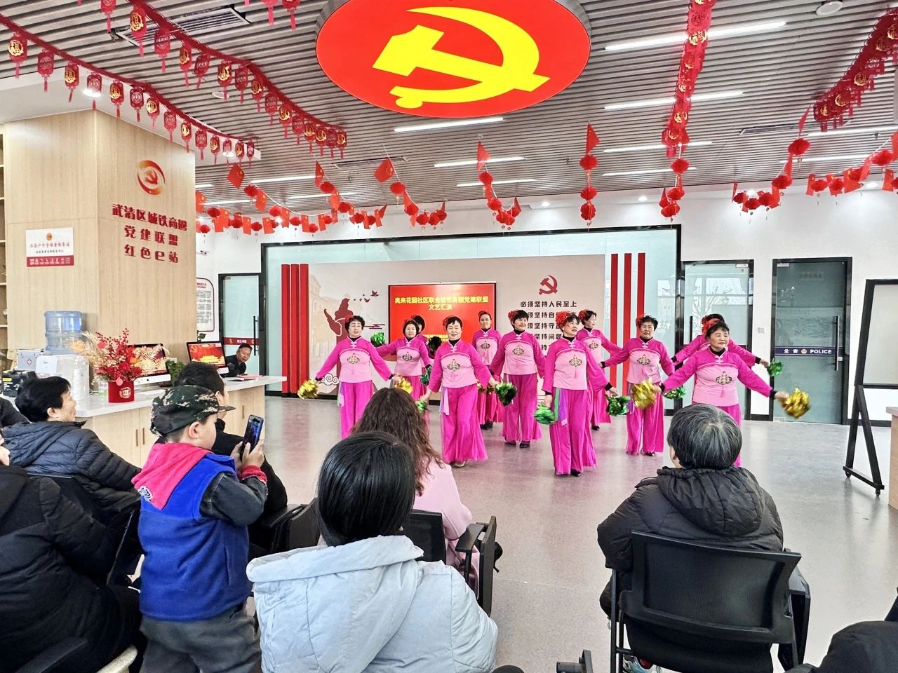 党建引领新活力！奥来社区文艺汇演点亮城铁商圈