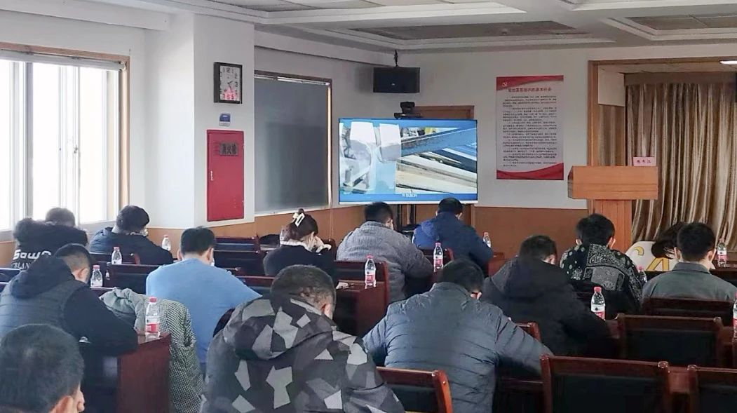 上好复工复产“第一课” 敲响安全生产“警示钟”(图3) 上好复工复产“第一课” 敲响安全生产“警示钟”(图3)