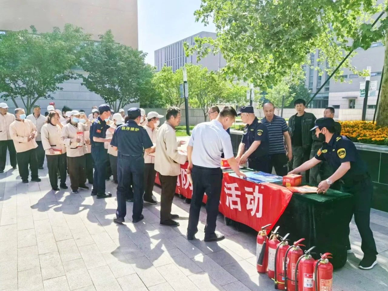 武清开发区开展消防安全知识宣传活动(图1) 武清开发区开展消防安全知识宣传活动(图1)