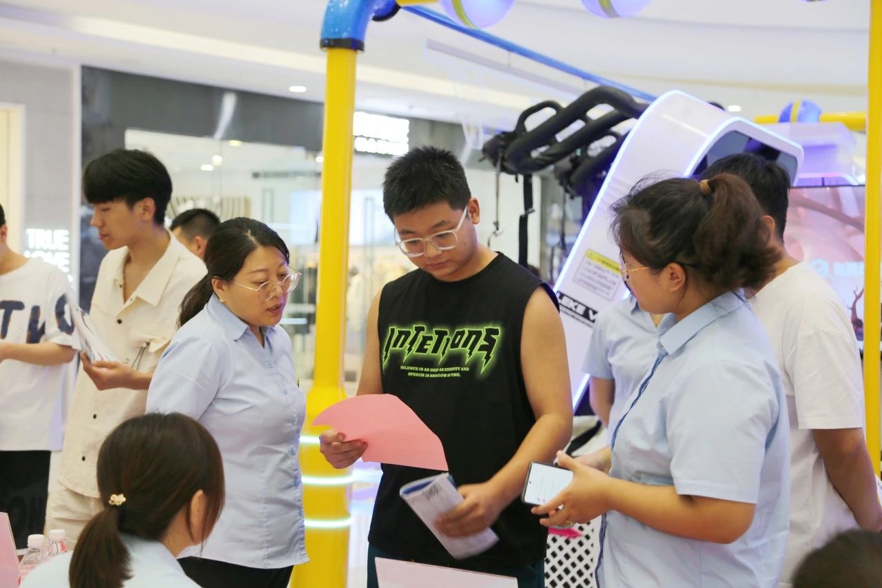 人才夜市火热开市 企业与人才“双向奔赴”！(图3)