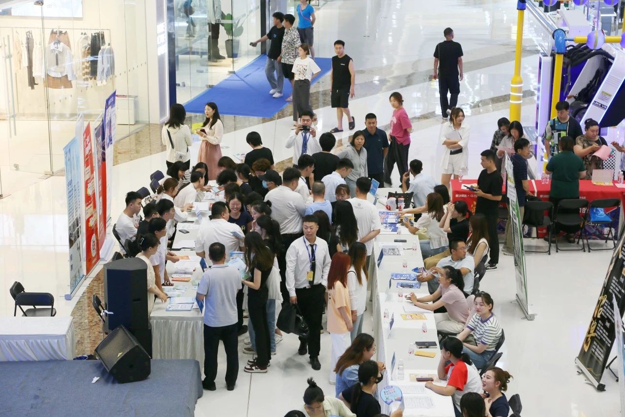 人才夜市火热开市 企业与人才“双向奔赴”！(图5)