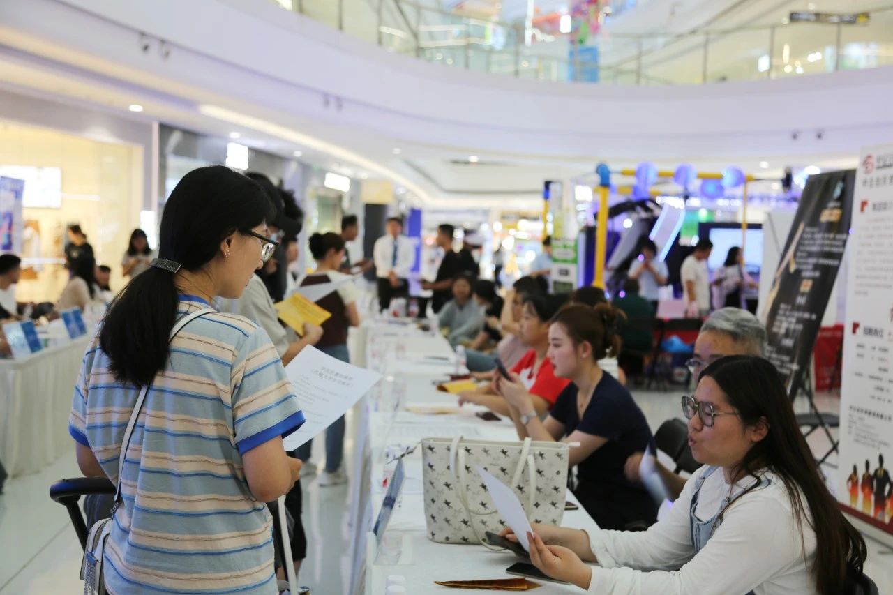 人才夜市火热开市 企业与人才“双向奔赴”！(图8)