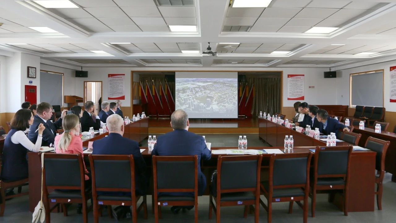 俄罗斯生物科技商务考察团走进武清开发区(图2)