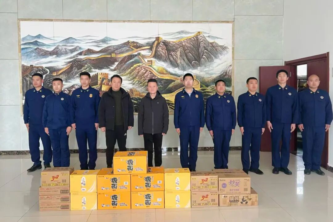 新春慰问暖一线 联防联控护平安——武清开发区领导慰问辖区消防支队指战员和公安民警(图1)