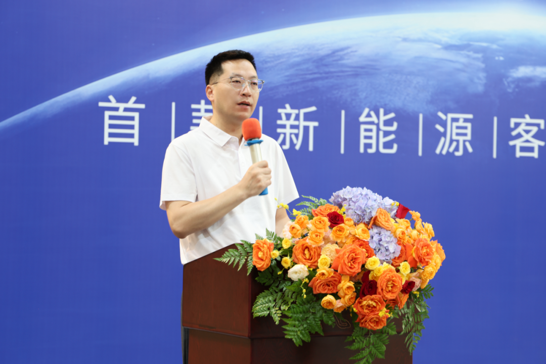 园企深度联动 大象汽车首款新能源客车下线！(图3)