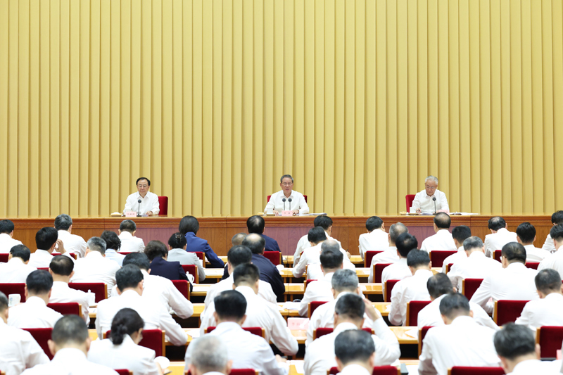 习近平就发展先进制造业作出重要指示(图1) 习近平就发展先进制造业作出重要指示(图1)